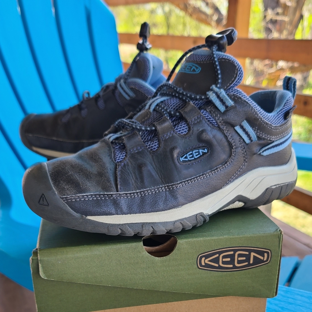KEEN Targhee Low Youth Size 2 Blue Nights/Della Blue Hiking Weatherproof Shoes